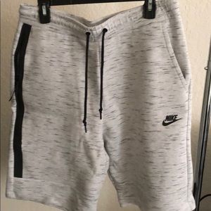 Nike Tech Fleece Short SIZE LARGE